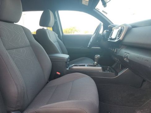 Used 2019 Toyota Tacoma TRD Off-Road AWD/4WD image 15