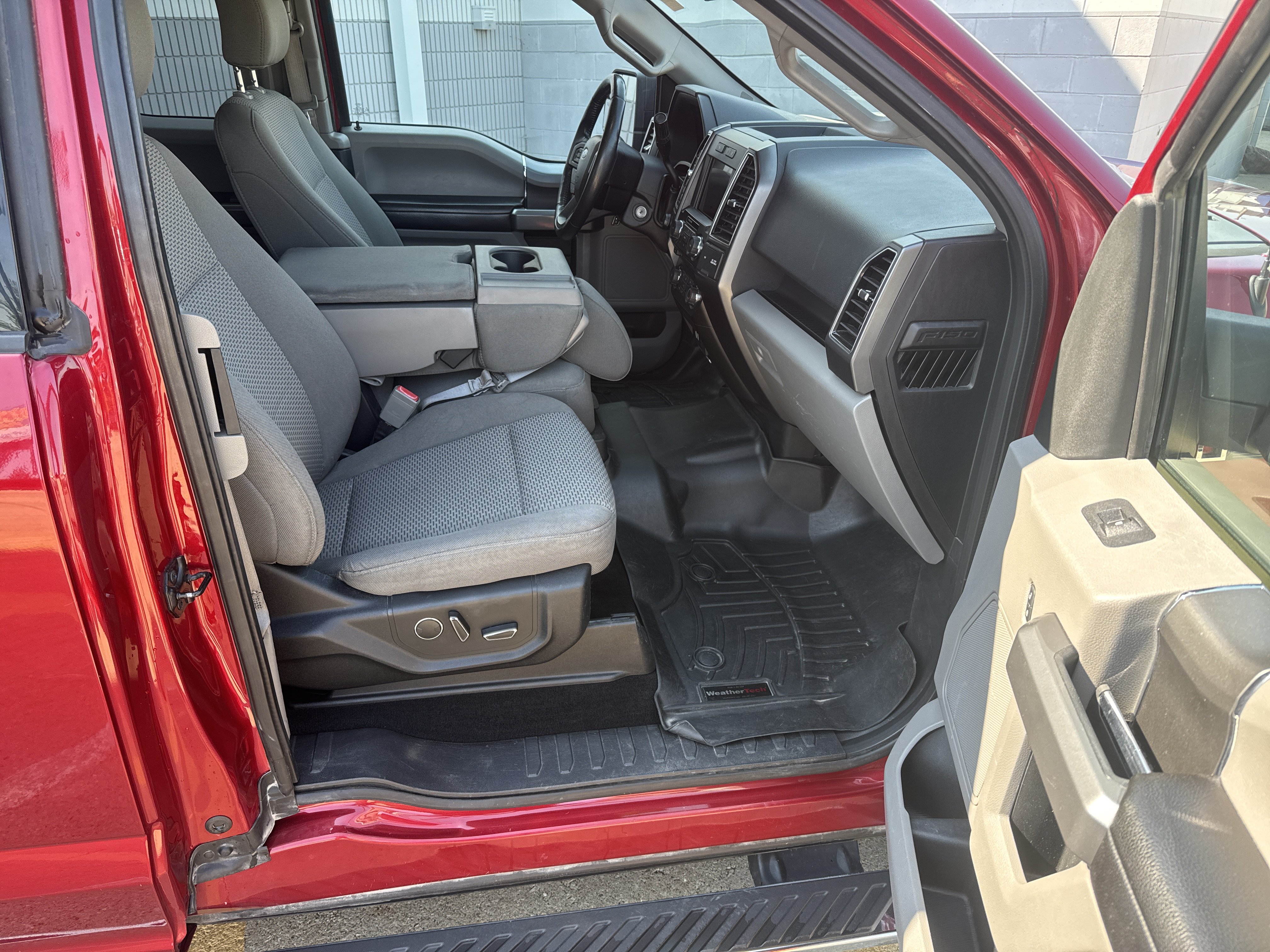Used 2018 Ford F150 XLT w/ Equipment Group 302A Luxury RWD image 5