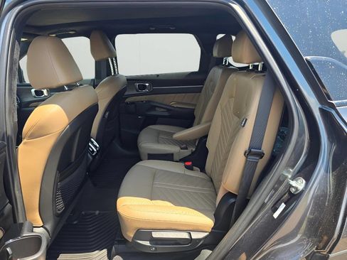 Used 2024 Kia Sorento SX Prestige w/ Olive Brown Leather Package AWD/4WD image 12