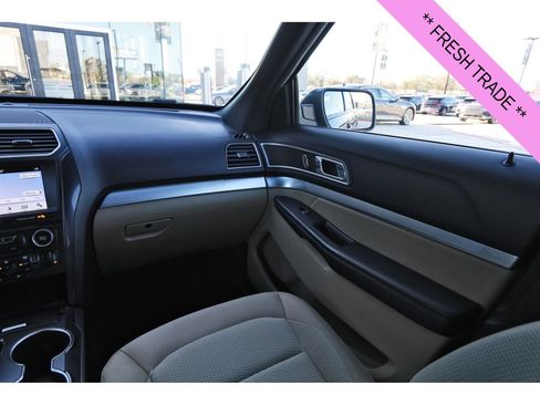 Used 2017 Ford Explorer XLT w/ Equipment Group 201A image 12
