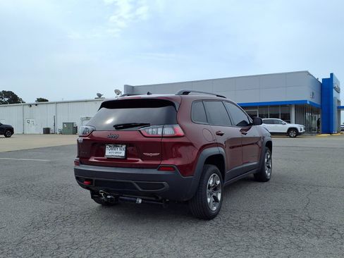 Used 2019 Jeep Cherokee Trailhawk AWD/4WD image 2