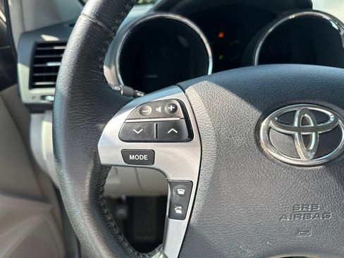 Used 2013 Toyota Highlander SE FWD image 32