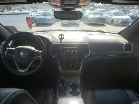 Used 2018 Jeep Grand Cherokee Overland AWD/4WD image 9