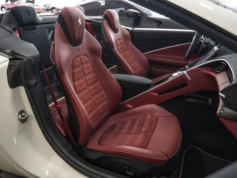 Used 2026 Ferrari Roma Spider RWD image 31