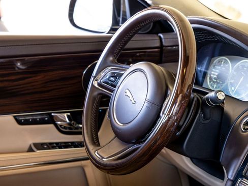 Used 2012 Jaguar XJ L image 29