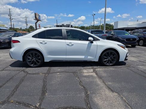 Used 2025 Toyota Corolla SE FWD image 3