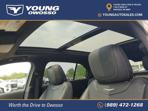 Used 2022 Cadillac XT4 Premium Luxury w/ Cold Weather Package AWD/4WD image 9