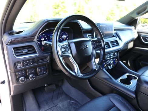 Used 2023 Chevrolet Suburban Z71 w/ Luxury Package AWD/4WD image 19