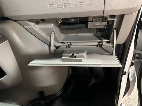 Used 2015 Ford E-350 and Econoline 350 Super Duty image 59