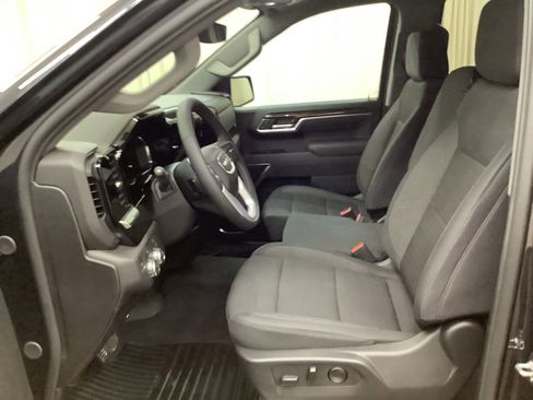 New 2026 GMC Sierra 1500 SLE image 16
