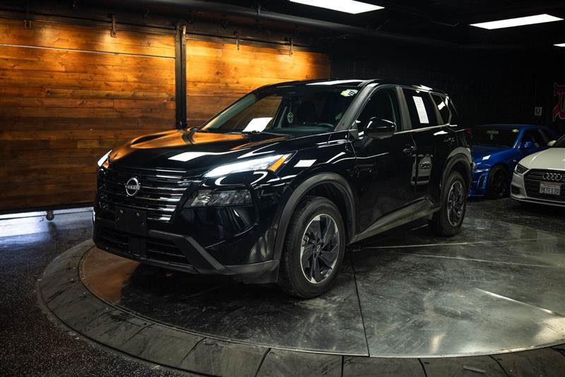 Used 2025 Nissan Rogue SV FWD image 2