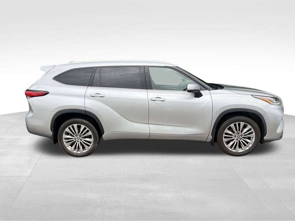 Used 2022 Toyota Highlander Platinum AWD/4WD image 4