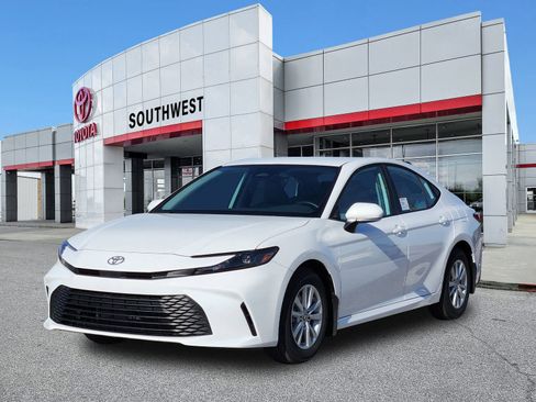 New 2026 Toyota Camry LE image 2