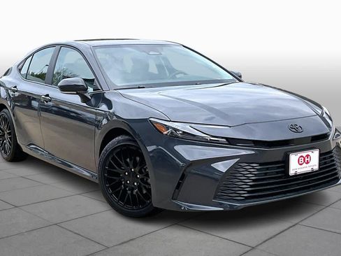 Used 2025 Toyota Camry LE image 2