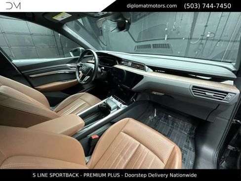 Used 2023 Audi e-tron Premium Plus AWD/4WD image 18
