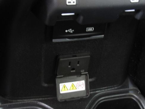 Used 2019 Jeep Wrangler Unlimited Sahara w/ Safety Group AWD/4WD image 29