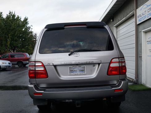 Used 2004 Toyota Land Cruiser image 14