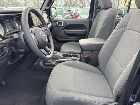 Used 2025 Jeep Wrangler Sport S image 21