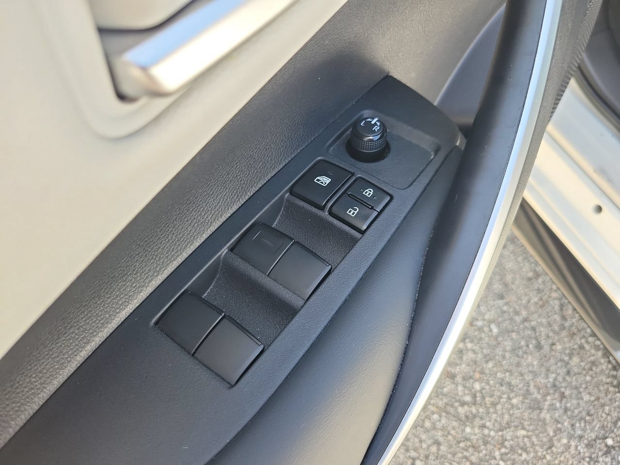 Used 2024 Toyota Corolla SE FWD image 14