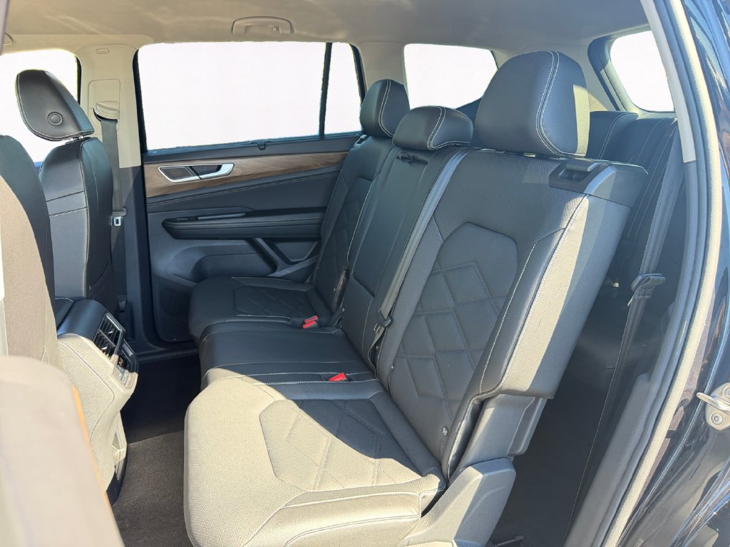 Used 2025 Volkswagen Atlas SE FWD image 13