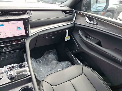 New 2026 Jeep Grand Cherokee L Limited AWD/4WD image 12