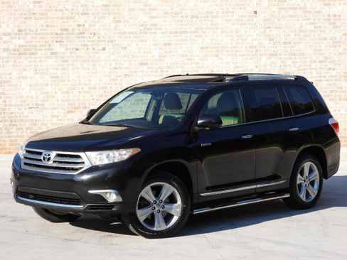 Used 2011 Toyota Highlander Limited w/ Tow Pkg FWD image 6