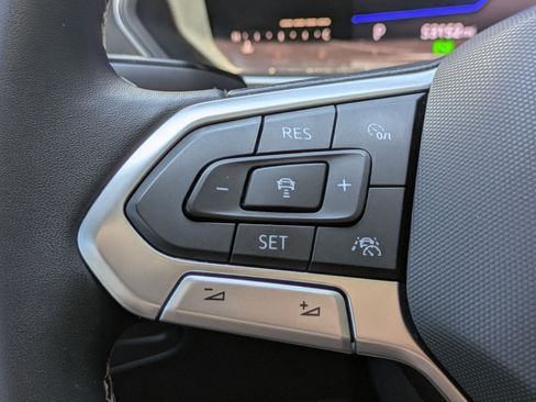 Used 2022 Volkswagen Tiguan SE AWD/4WD image 13