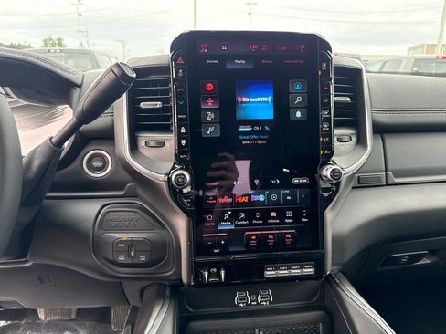 New 2026 RAM 2500 Laramie AWD/4WD image 12