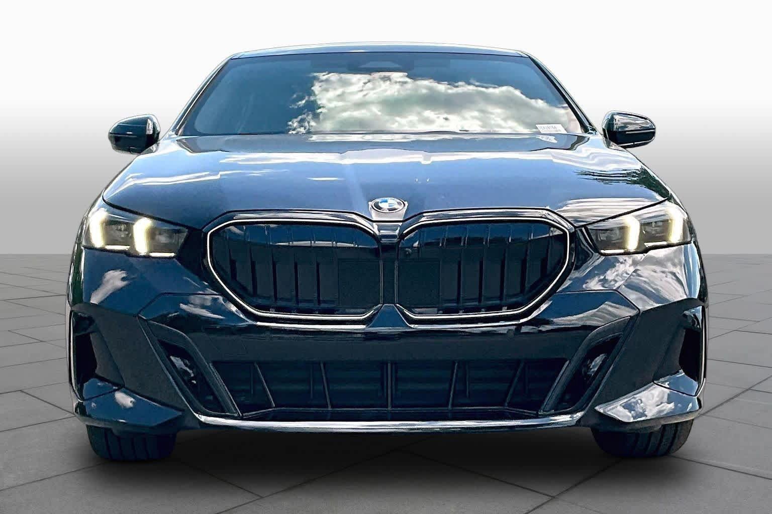Used 2026 BMW 530i xDrive w/ M Sport Package AWD/4WD image 3