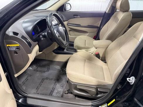 Used 2010 Hyundai Elantra SE FWD image 11
