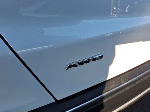 Certified 2024 Cadillac XT5 Premium Luxury w/ LPO, Floor Liner Package AWD/4WD image 12