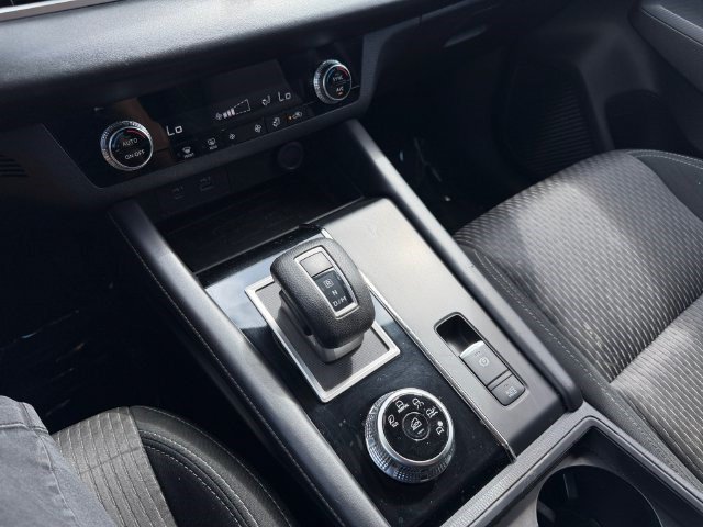 Used 2022 Mitsubishi Outlander ES FWD image 25
