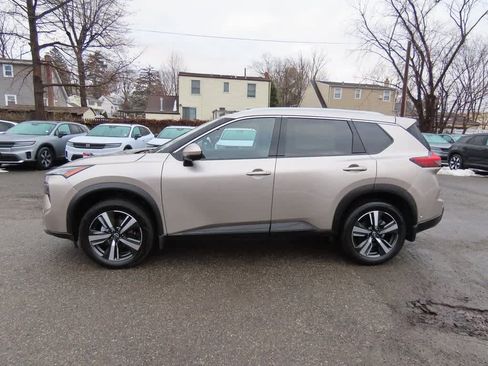 Used 2025 Nissan Rogue SL image 3