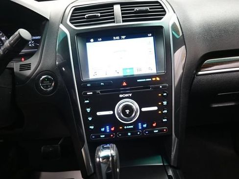 Used 2017 Ford Explorer Limited AWD/4WD image 10