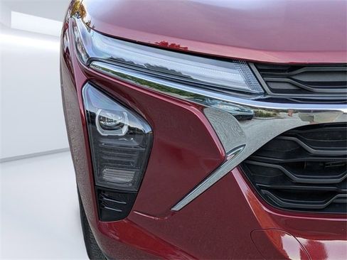 Used 2025 Chevrolet Trax LT w/ LT Convenience Package image 10