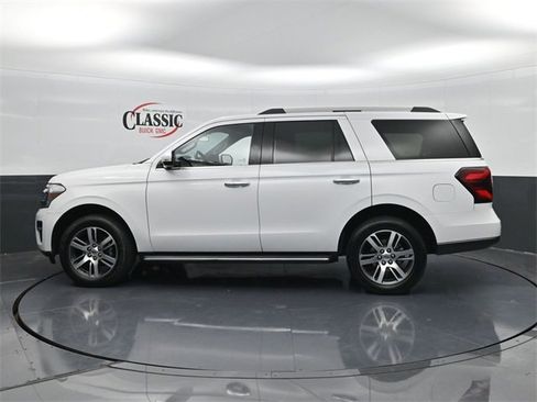 Used 2022 Ford Expedition Limited image 2