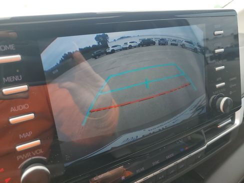 Used 2021 Toyota Sienna XLE AWD/4WD image 22