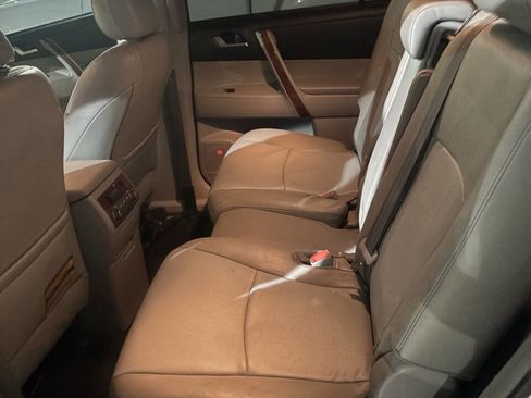Used 2013 Toyota Highlander Limited AWD/4WD image 31