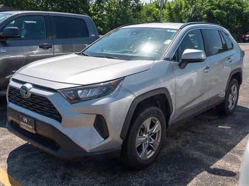 Used 2022 Toyota RAV4 LE AWD/4WD image 4