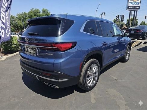 Certified 2025 Buick Enclave Preferred FWD image 8