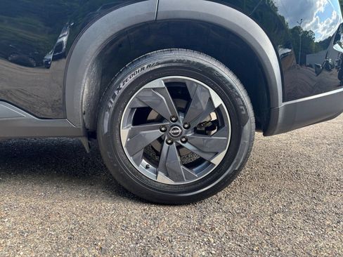 Used 2025 Nissan Rogue SV FWD image 27