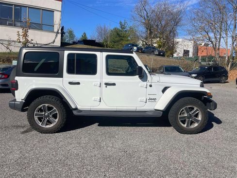 Used 2018 Jeep Wrangler Unlimited Sahara image 5