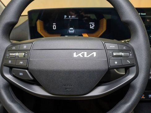 New 2025 Kia K4 LXS image 16
