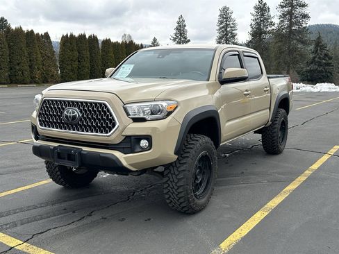 Used 2019 Toyota Tacoma TRD Off-Road image 3