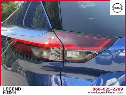 Certified 2023 Nissan Rogue SL AWD/4WD image 11