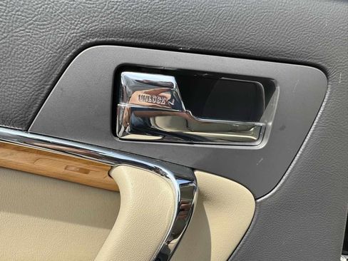 Used 2011 Lincoln MKZ image 42