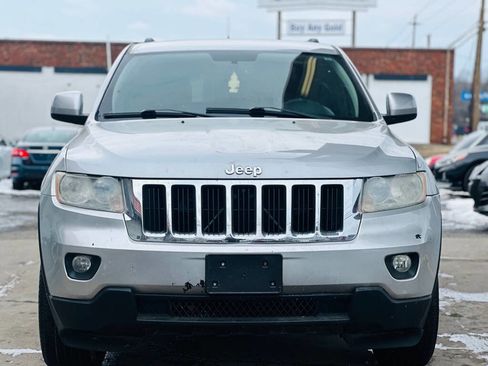 Used 2011 Jeep Grand Cherokee Laredo w/ Security & Convenience Group image 2