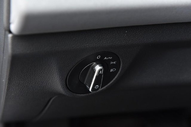 Used 2025 Volkswagen Jetta SE FWD image 11