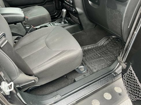 Used 2018 Jeep Wrangler Unlimited Sport S AWD/4WD image 40