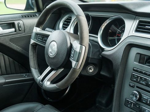 Used 2010 Ford Mustang Shelby GT500 RWD image 34